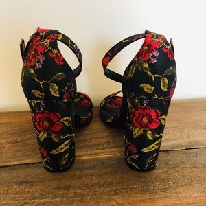 Steve Madden Shoes - NWOT Steve Madden Floral Block Heels Steve Madden Shoes - NWOT Steve Madden Floral Block Heels